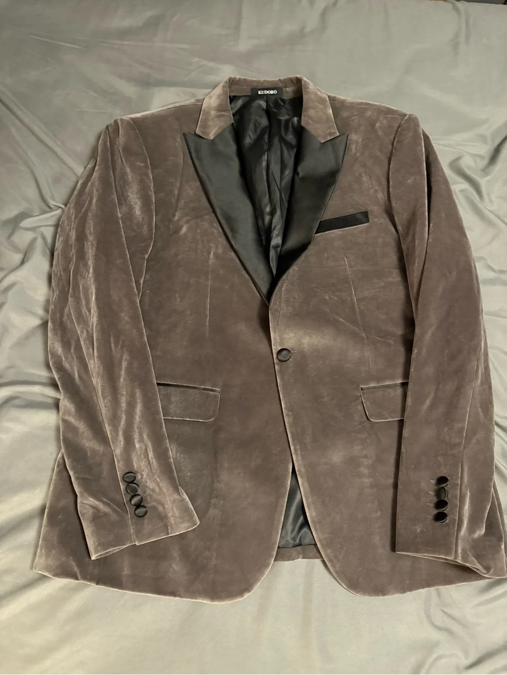 Kudoro Men's Velvet Tuxedo Blazer Jacket Gray Size Large Peak Lapel Holiday Prom